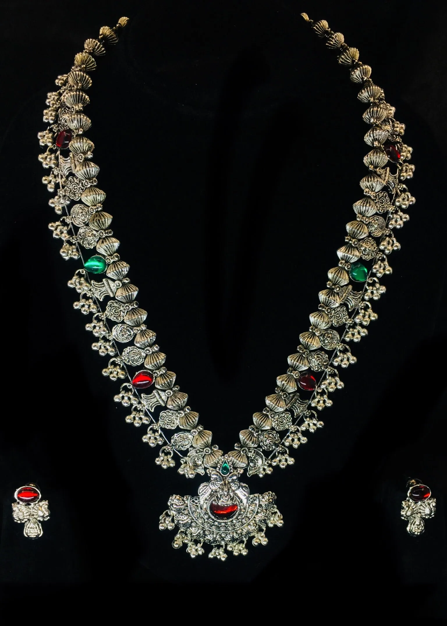 ALLURING DESIGNER NECKLACE SET