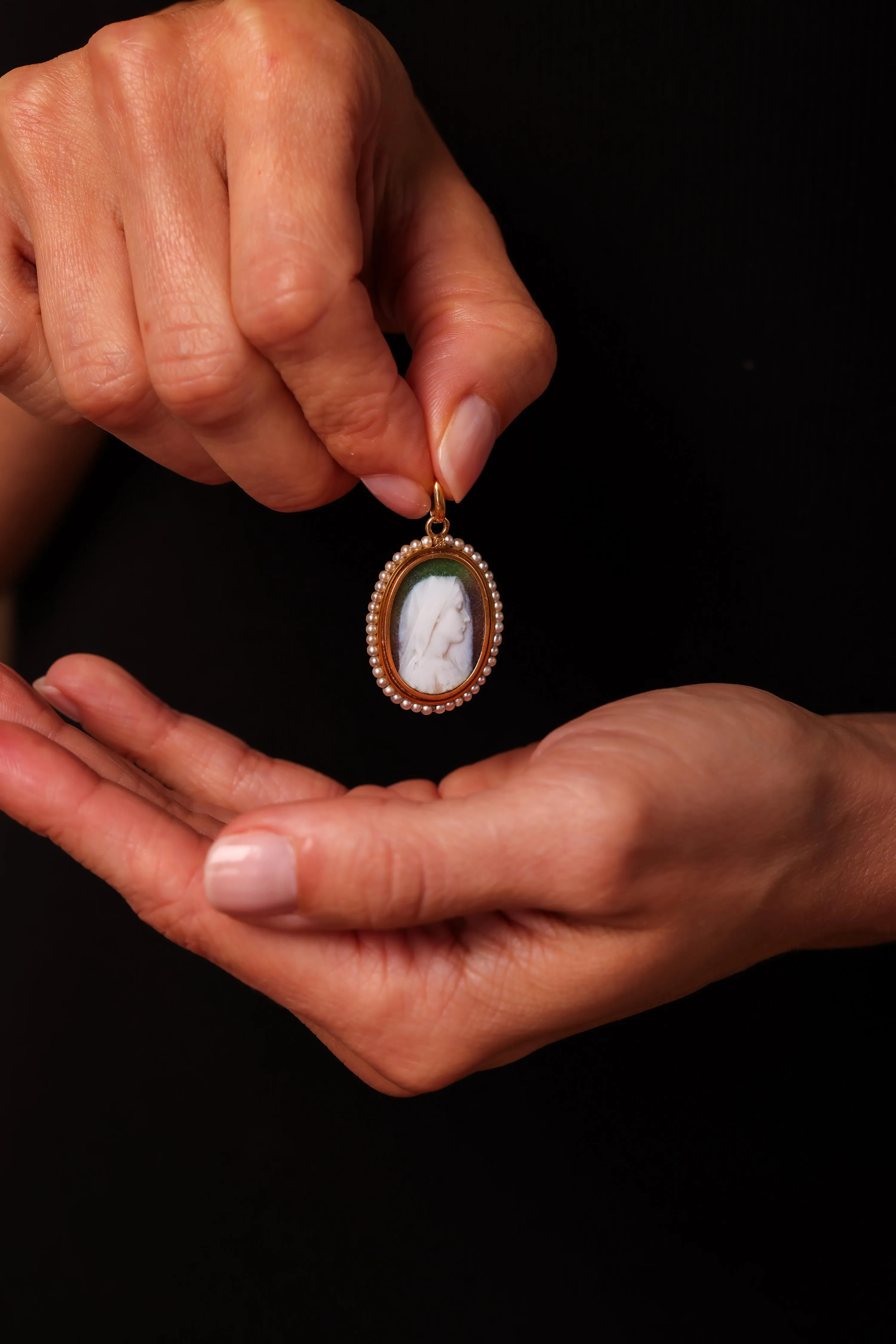 Antique Pearl 18K Yellow Gold Cameo Pendant