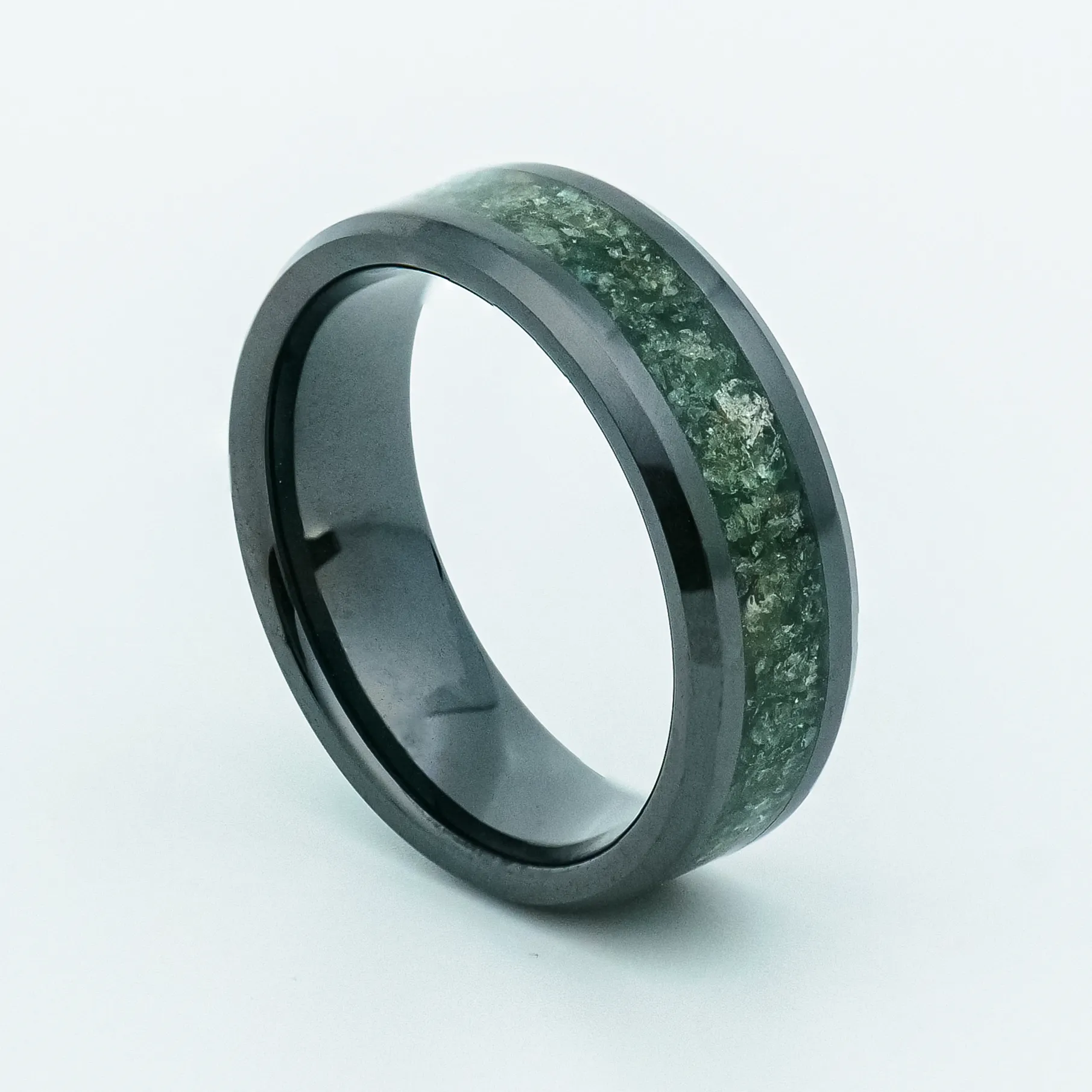 Emerald Glowstone Ring on Black Ceramic