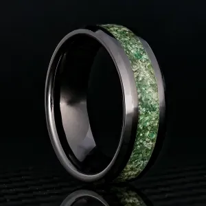 Emerald Glowstone Ring on Black Ceramic