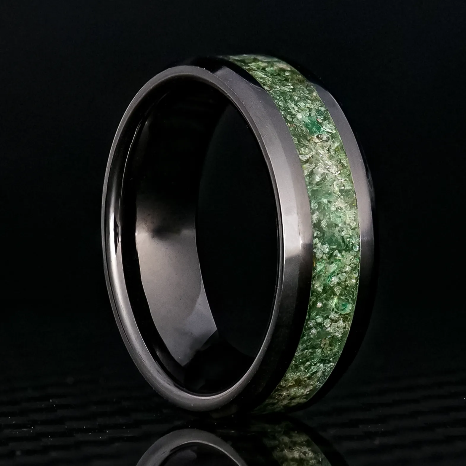 Emerald Glowstone Ring on Black Ceramic