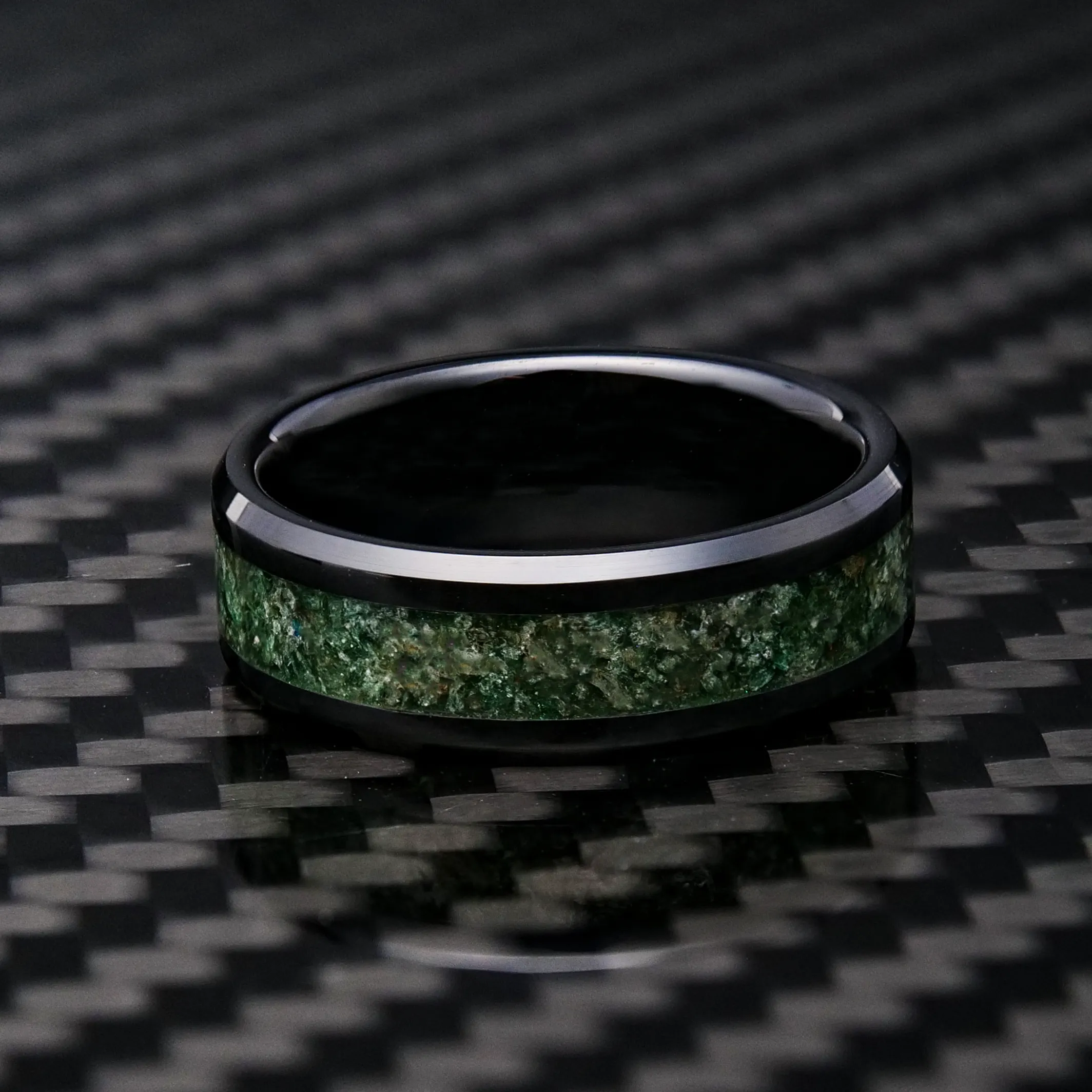 Emerald Glowstone Ring on Black Ceramic