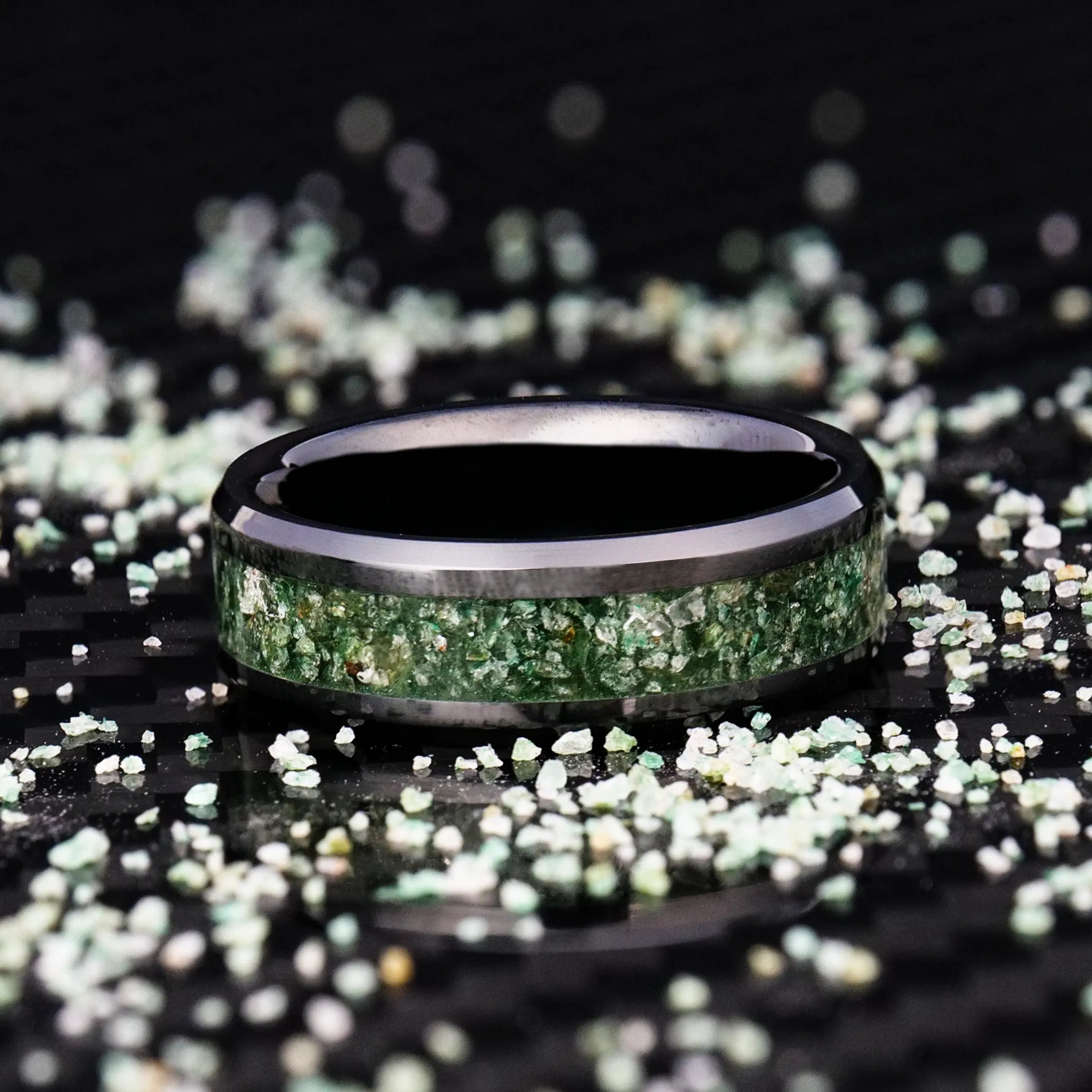 Emerald Glowstone Ring on Black Ceramic