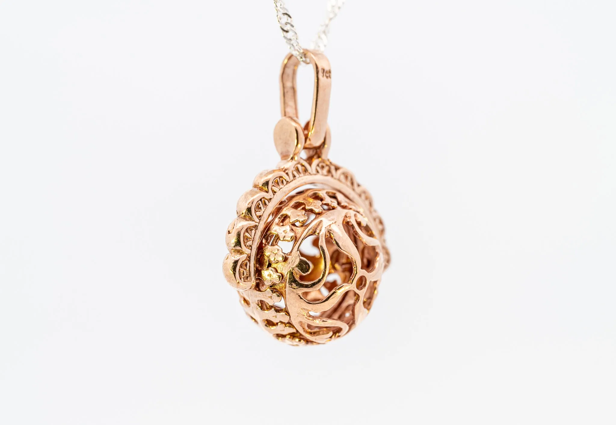 Luxurious 9ct Rose Gold Filigree Spinner Pendant