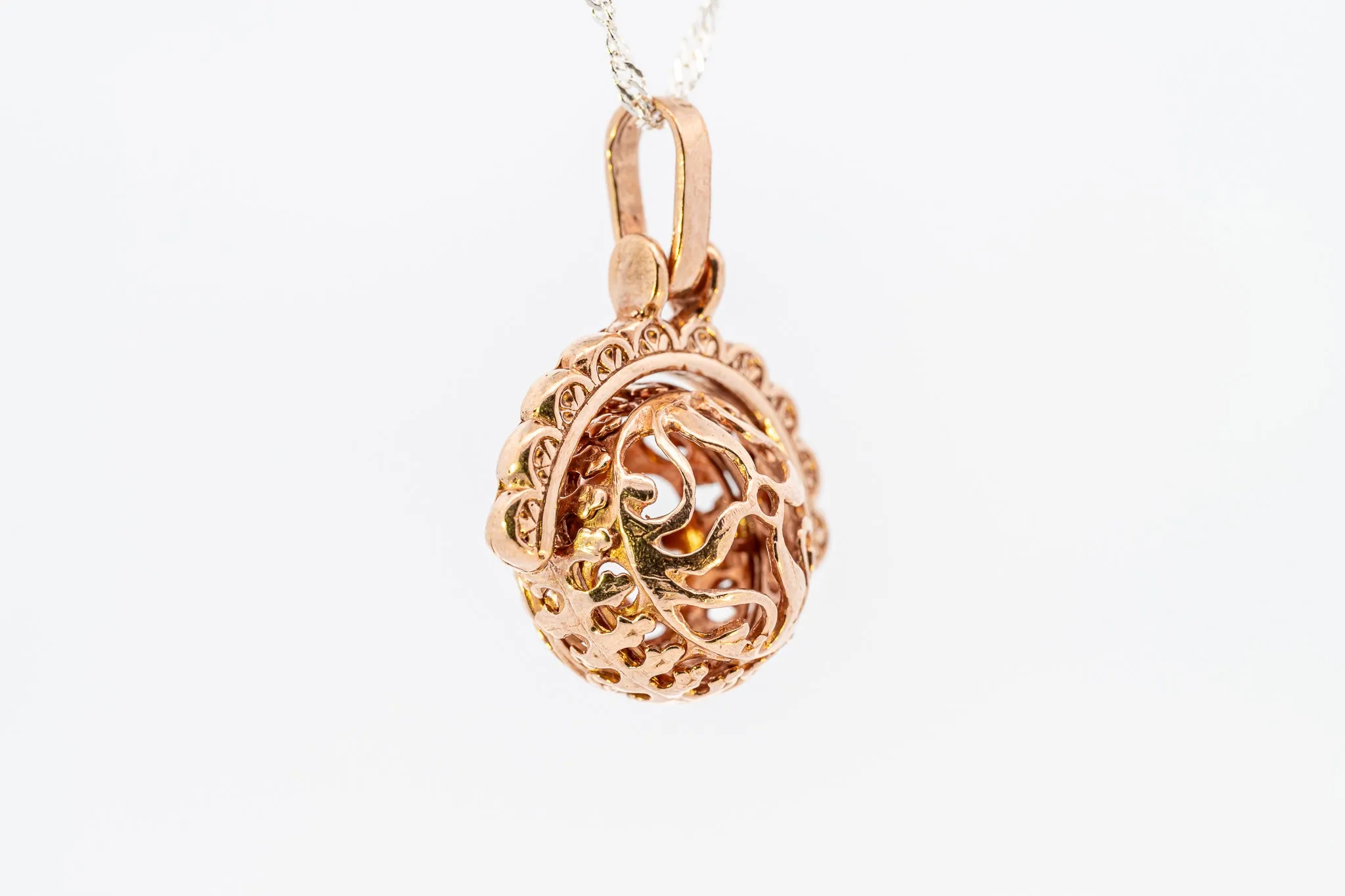 Luxurious 9ct Rose Gold Filigree Spinner Pendant