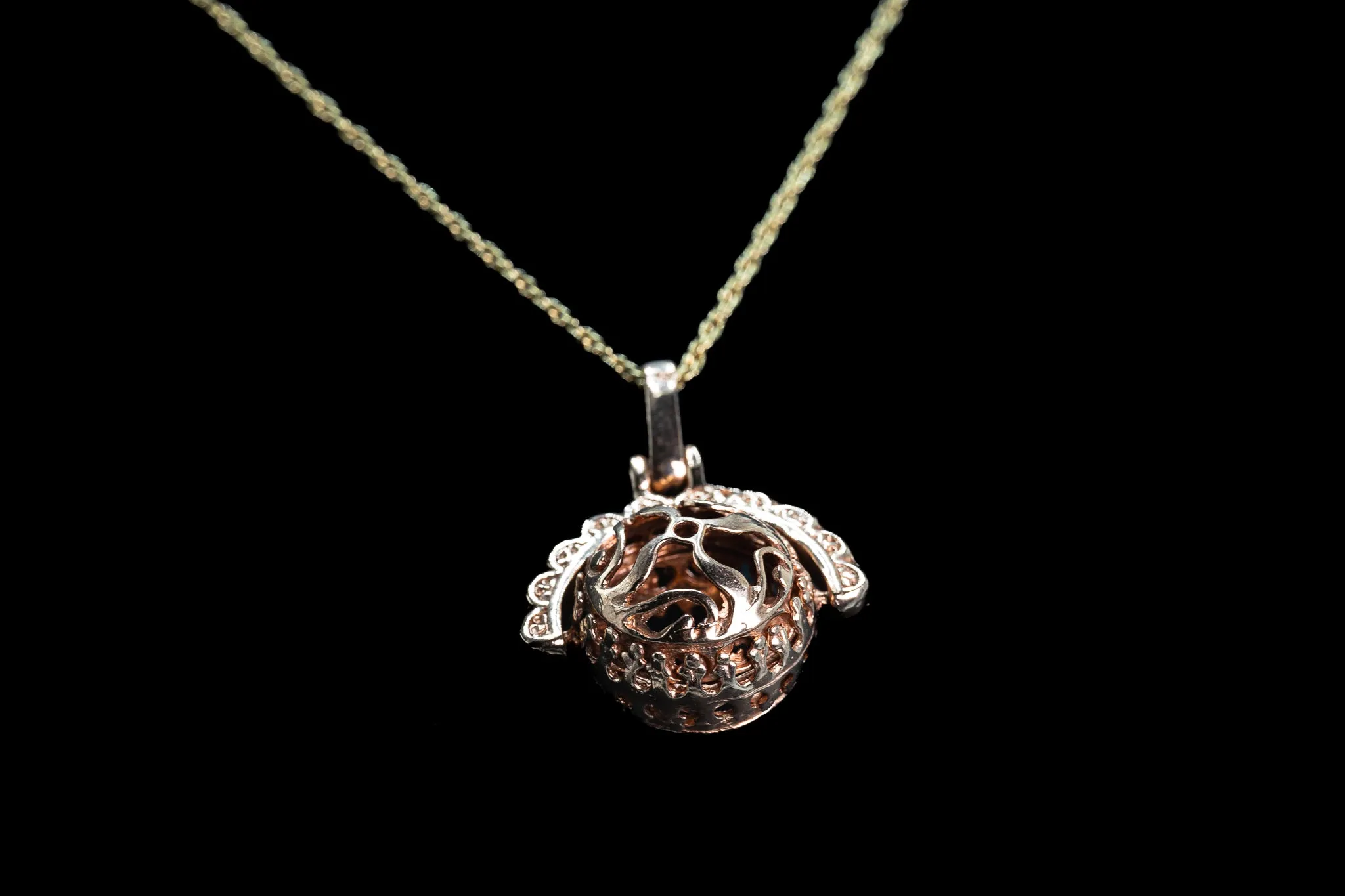 Luxurious 9ct Rose Gold Filigree Spinner Pendant