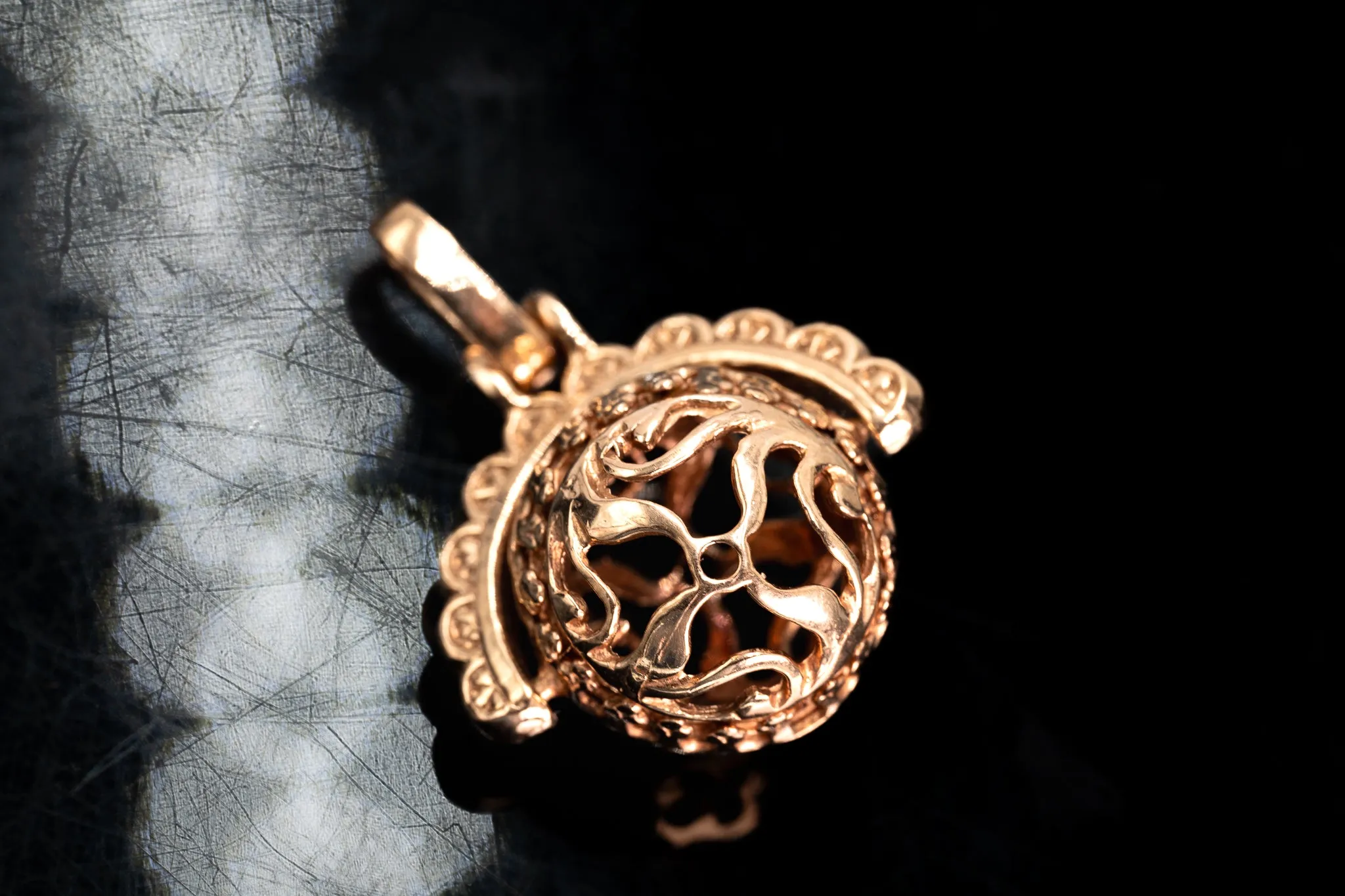 Luxurious 9ct Rose Gold Filigree Spinner Pendant