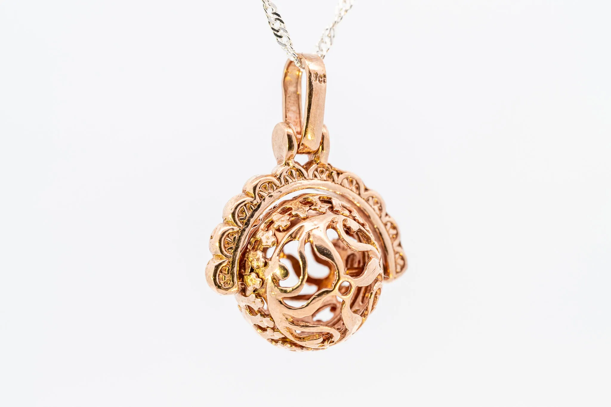 Luxurious 9ct Rose Gold Filigree Spinner Pendant