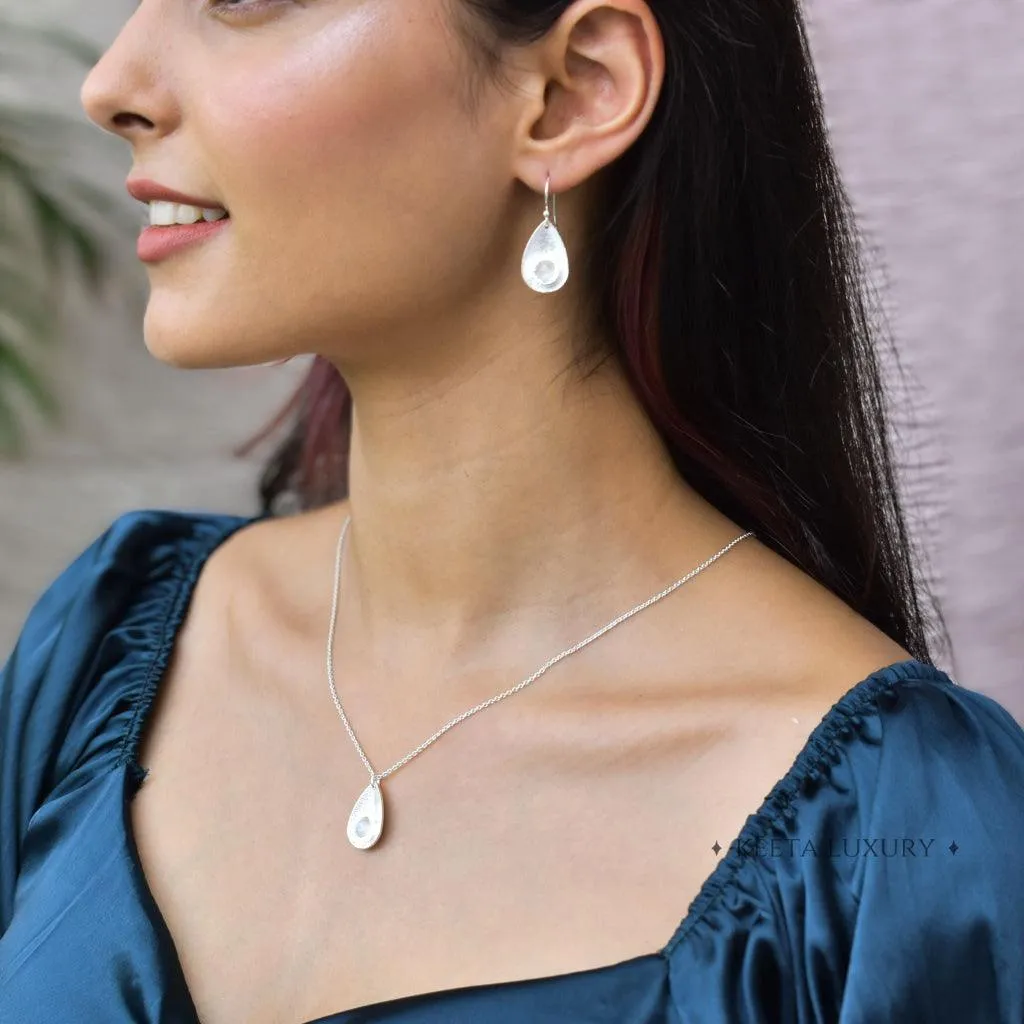 Subtle Elegance -  Moonstone Necklace